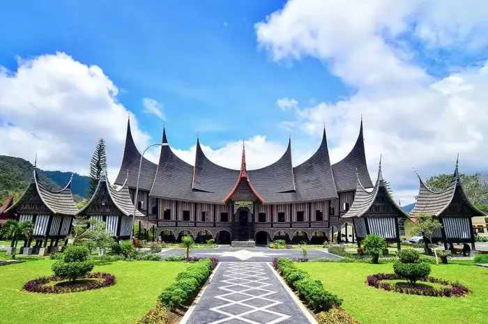 Destinasi Wisata di Padang, Dari Pantai hingga Situs Sejarah